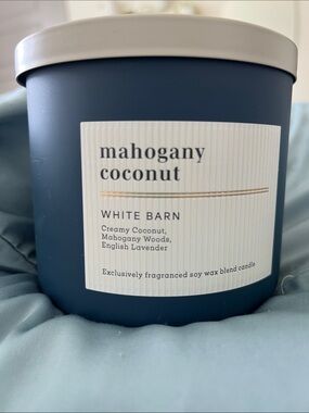 White Barn Mahogany Coconut Candle - Navy and Cream